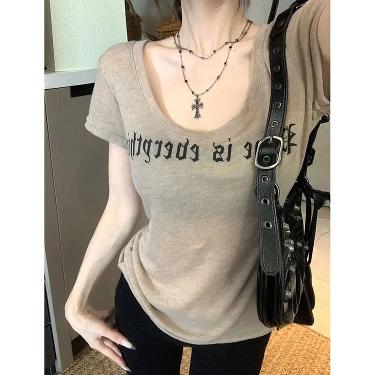 爱心字母正肩短袖T恤女夏季设计感小众薄款修身显瘦辣妹短款上衣