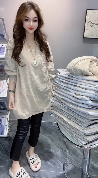 欧货重工刺绣盘扣中长款长袖V领衬衫女春季新款洋气宽松遮臀上衣