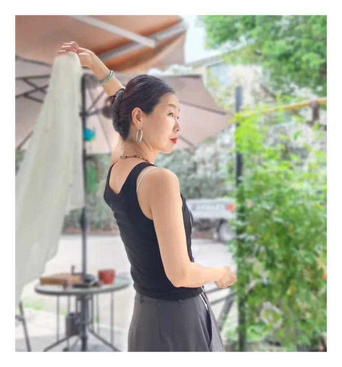 2B003夏季新款女士时尚纯色显瘦百搭背心显瘦