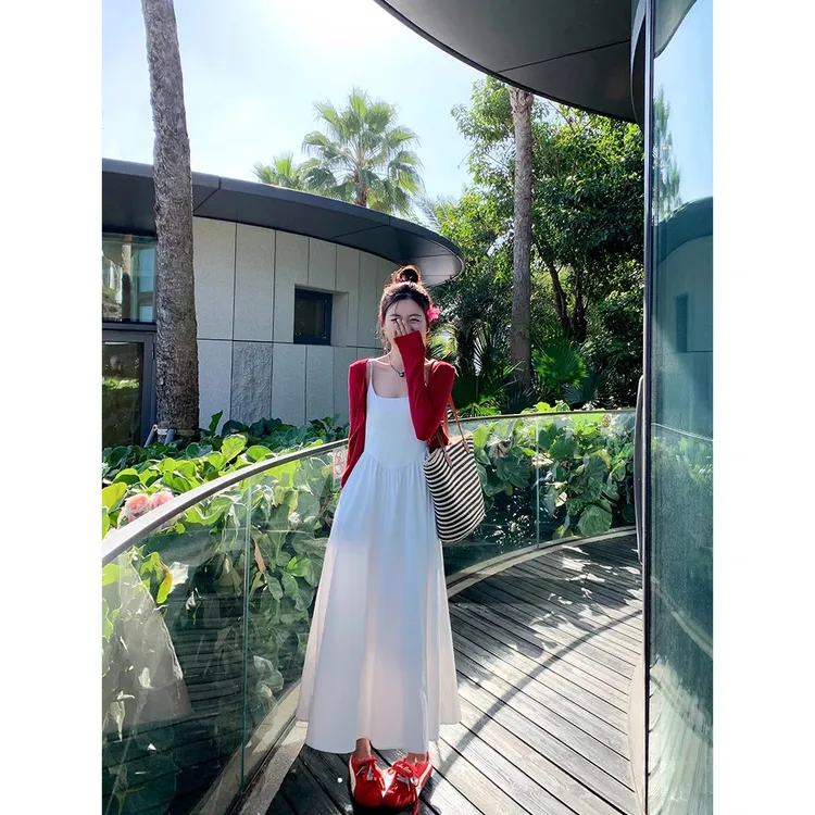 韩系温柔白色吊带连衣裙女开春穿搭度假春夏季法式赫本风长裙开衫