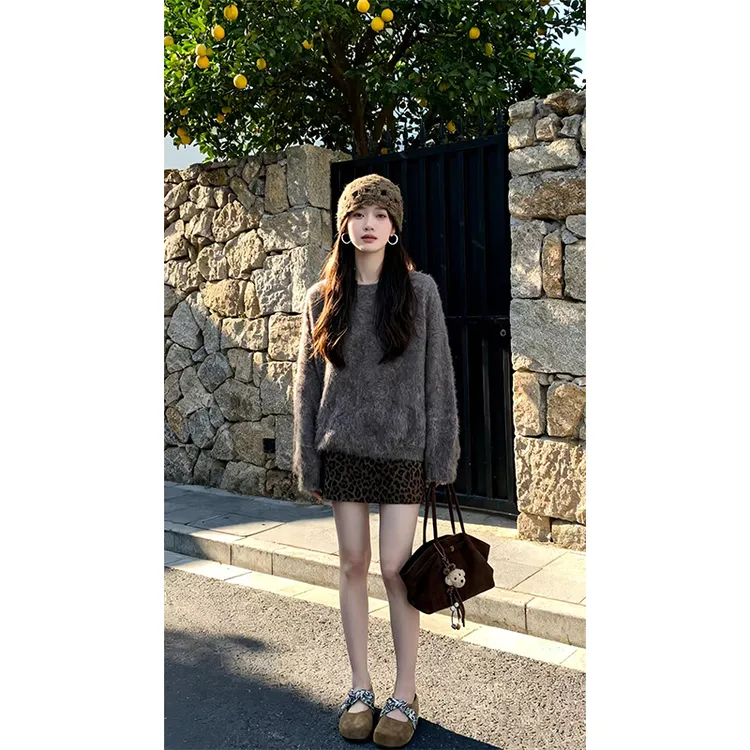 韩系秋冬装慵懒风上衣高级感灰色圆领针织衫毛衣女豹纹修身短裙