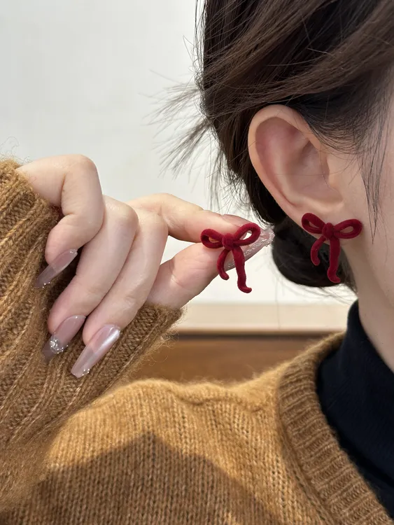 铜合金耳饰 秋冬植绒蝴蝶结耳钉女港风复古耳环高级感显白耳饰