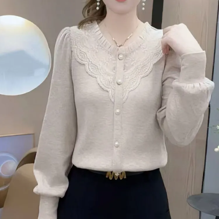 2025秋冬新款长袖蕾丝花边圆领显瘦减龄百搭洋气通勤加绒上衣女潮