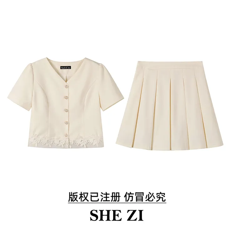 奢姿【夕吻杏墙】大码女装显瘦时尚小香风减龄花边上衣百褶短裙套装