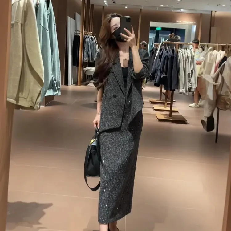 时尚套装裙女2024秋季新款洋气显瘦镶钻西服外套半身裙减龄两件套