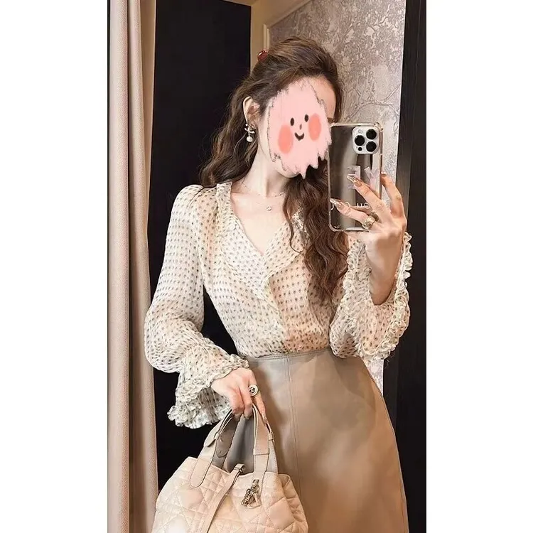 优雅木耳边腰果花长袖V领衬衫女装秋季新款宽松显瘦微透荷叶袖衫