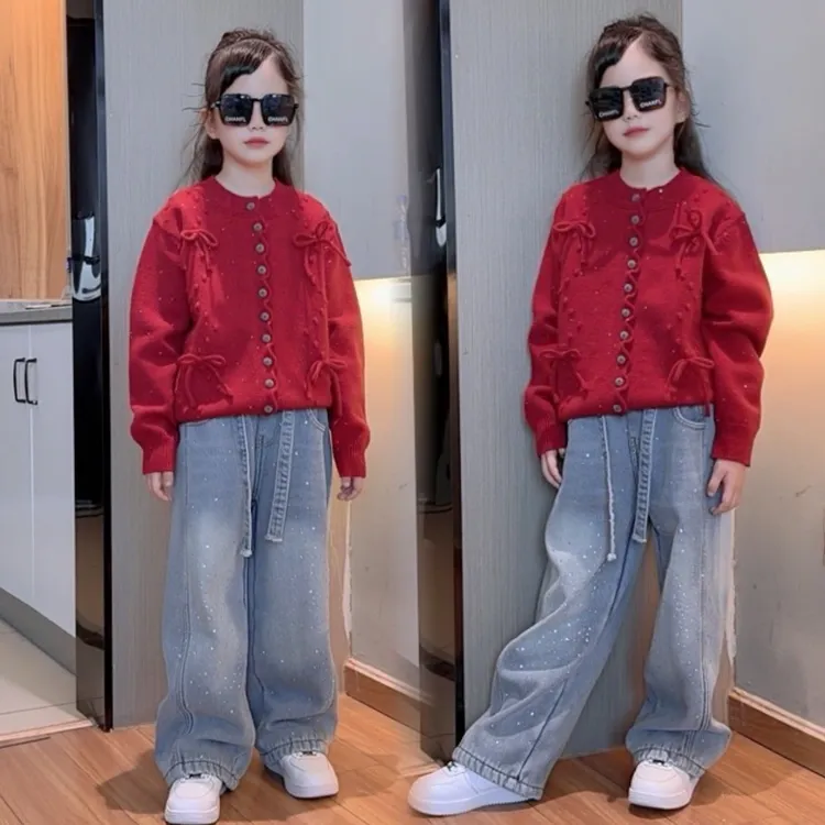 女童2026年款满天星烫钻拼接牛仔裤毛衣套装中大童显瘦加绒弯刀裤