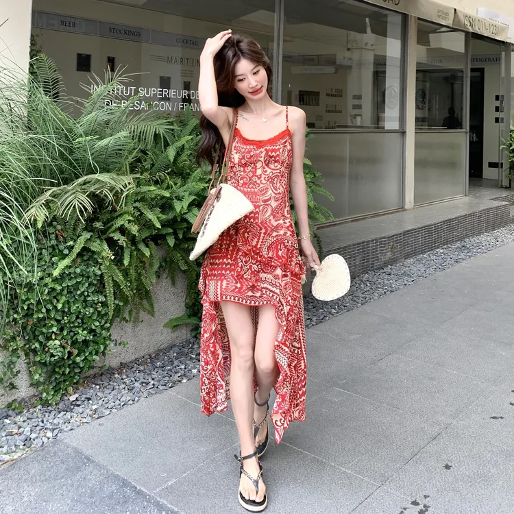 夏季显瘦收腰碎花气质前短后长吊带裙法式海滩风红色飘逸连衣裙女