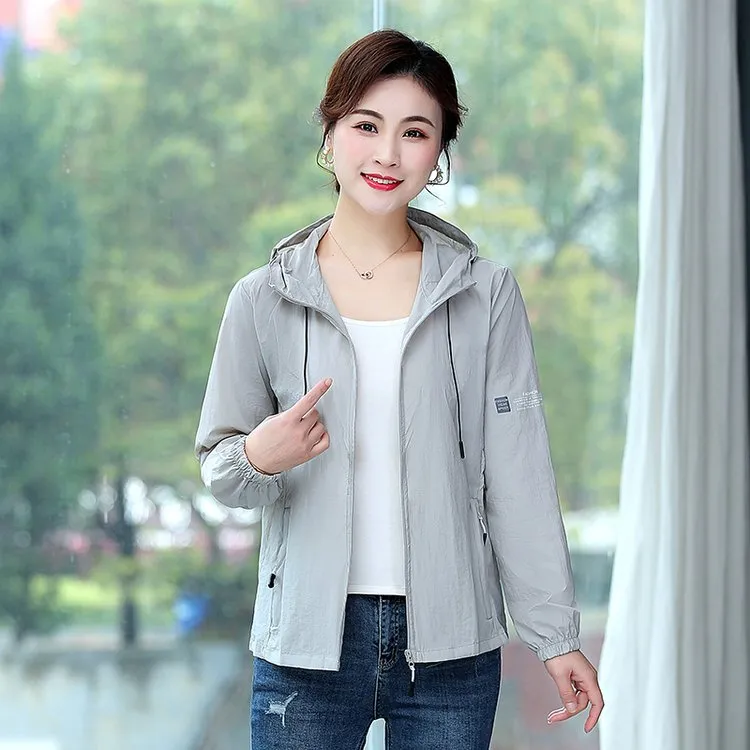 皮尔卡丹妈妈防晒女夏季薄款连帽纯色上衣中老年女户外运动防晒衣