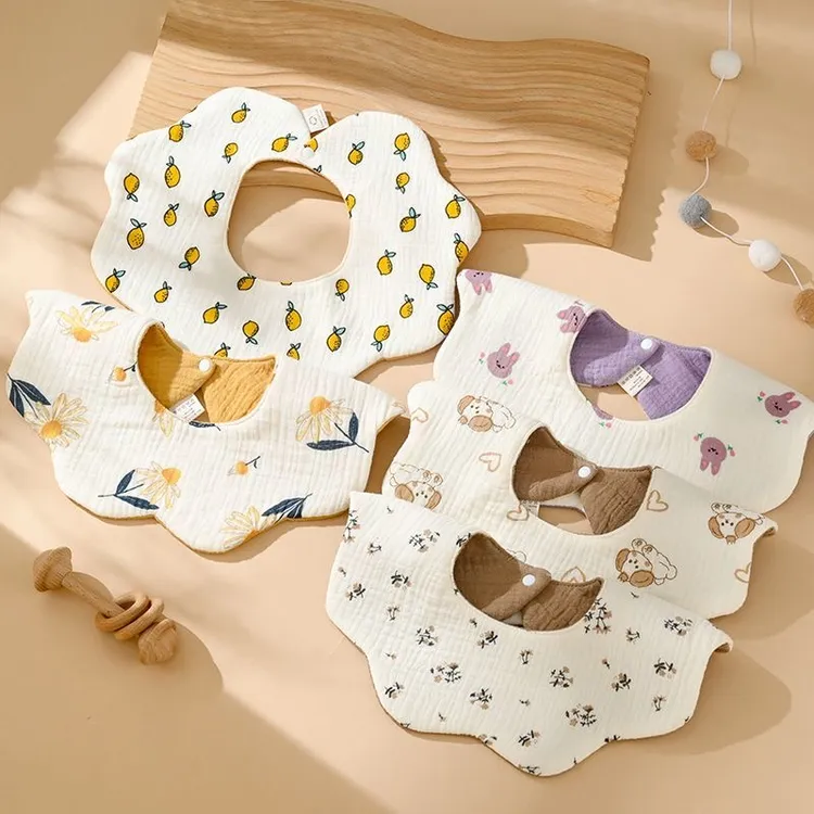 婴儿纯棉围嘴防水防吐奶新生儿口水花瓣泡泡纱邹布防水围嘴婴幼儿