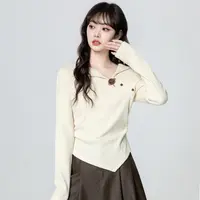 米白色斜领长袖T恤女春秋2025秋季新款设计感不规则翻领短款上衣