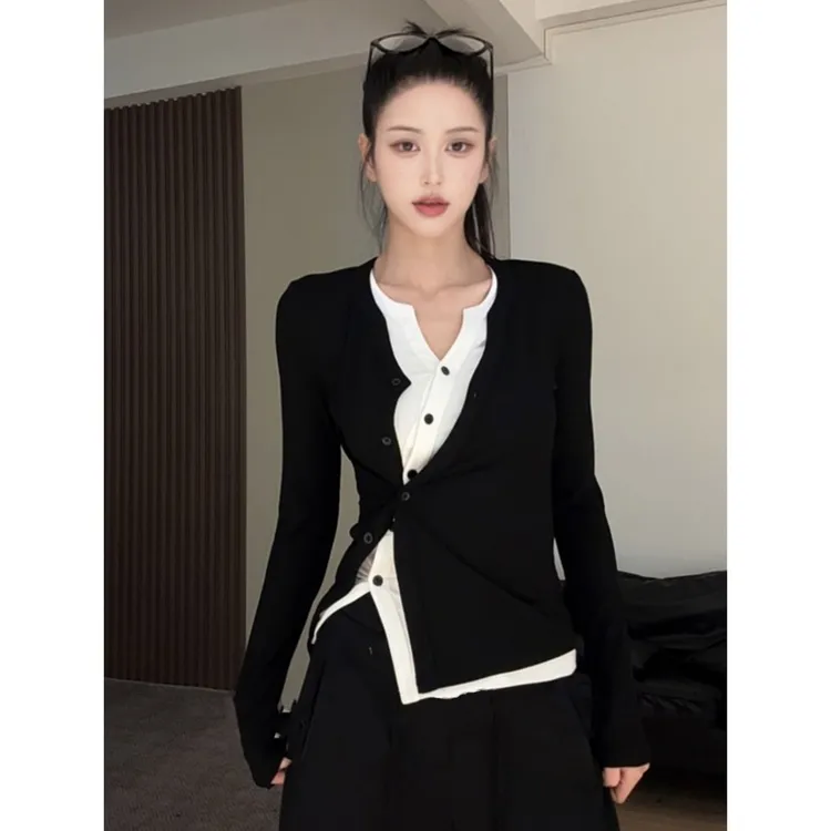 【现货+运费险】大码胖MM假两件撞色V领斜排扣T恤女新款高级感上衣