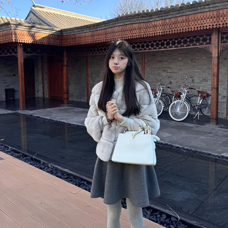 韩系小香风灰色针织短裙a字裙子女秋冬小个子加厚显瘦高腰半身裙