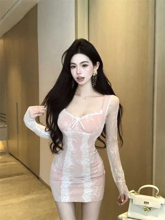 2025春季新款高级感气质辣妹法式方领蕾丝修身显瘦包臀连衣裙短款