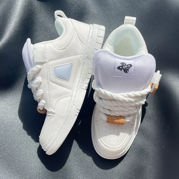 新款男鞋秋冬运动鞋简约风白色学生潮鞋低帮韩版大码情侣潮流板鞋