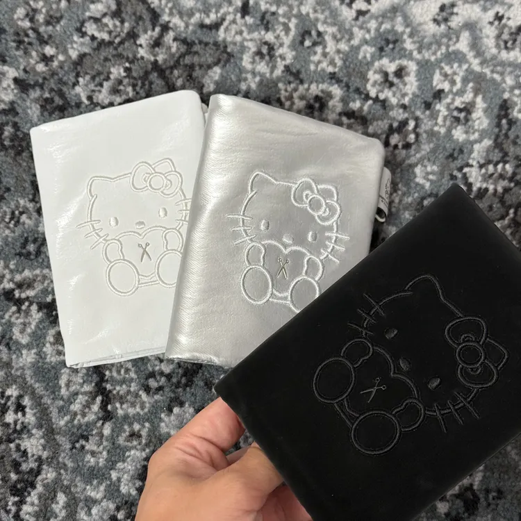 【首尔限定】Hello Kitty 联名 Joseph and Stacey 护照夹 黑白银色