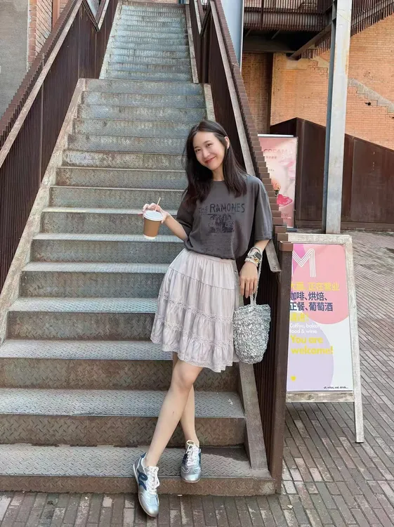 2025夏季新款韩系复古时尚设计感印花圆领短袖T恤女气质半裙套装