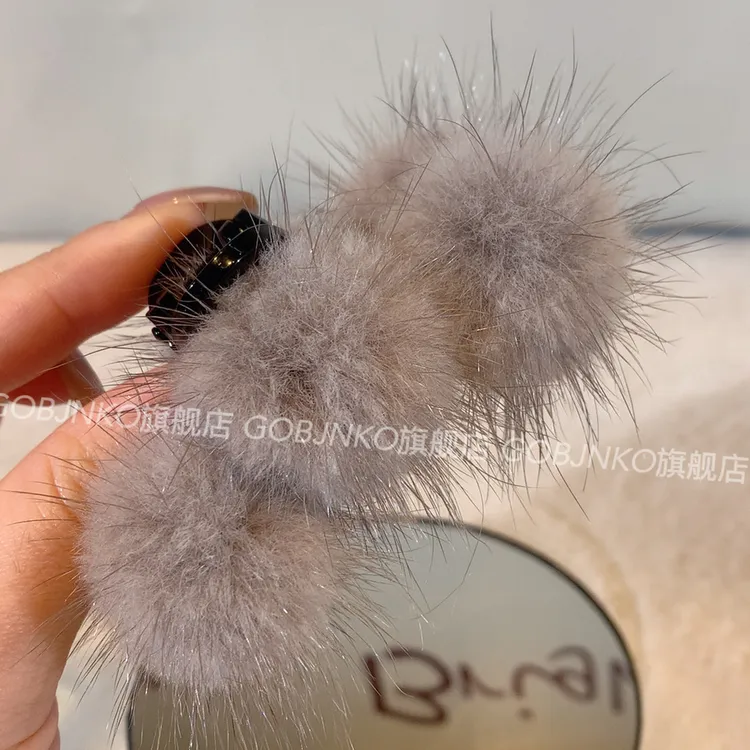 GOBJNKO韩版少女风毛毛球抓夹中号7公分发饰优雅秋冬毛茸茸半抓夹