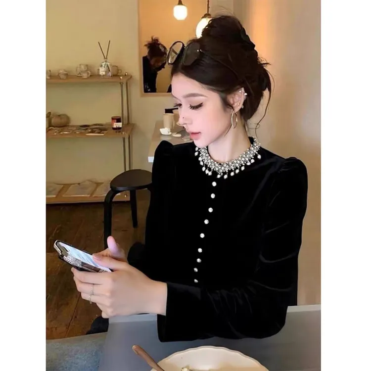 法式重工镶钻丝绒衬衫女秋冬2025新款设计感洋气修身显瘦打底衫潮