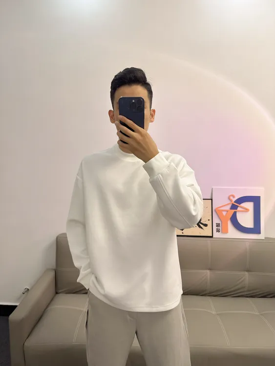 潮流纯色休闲上衣圆领秋冬男士长袖卫衣领口点缀新款男款t恤