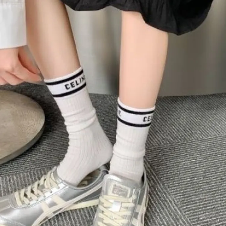 欧货潮流简约字母条纹黑白灰薄棉透气百搭中筒堆堆袜女网红潮袜