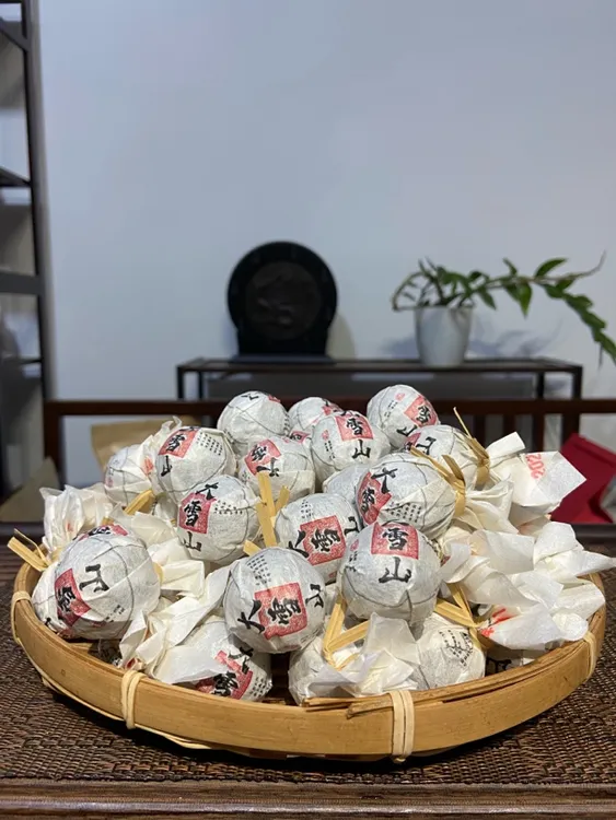 2025年勐库大雪山古树普洱春茶生茶龙珠100克