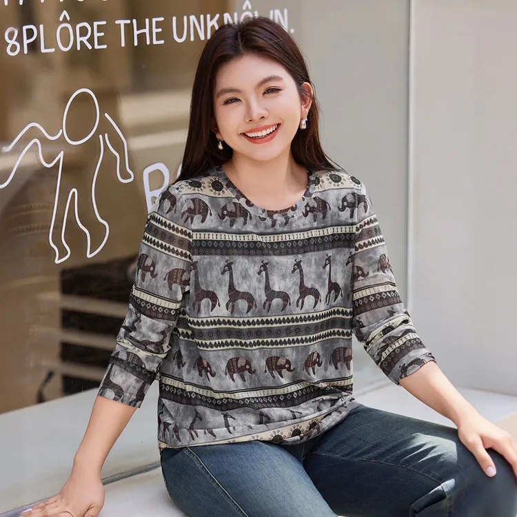 MsShe大码女装2025秋装印花弹力网布圆领显瘦正肩长袖T恤B2509005