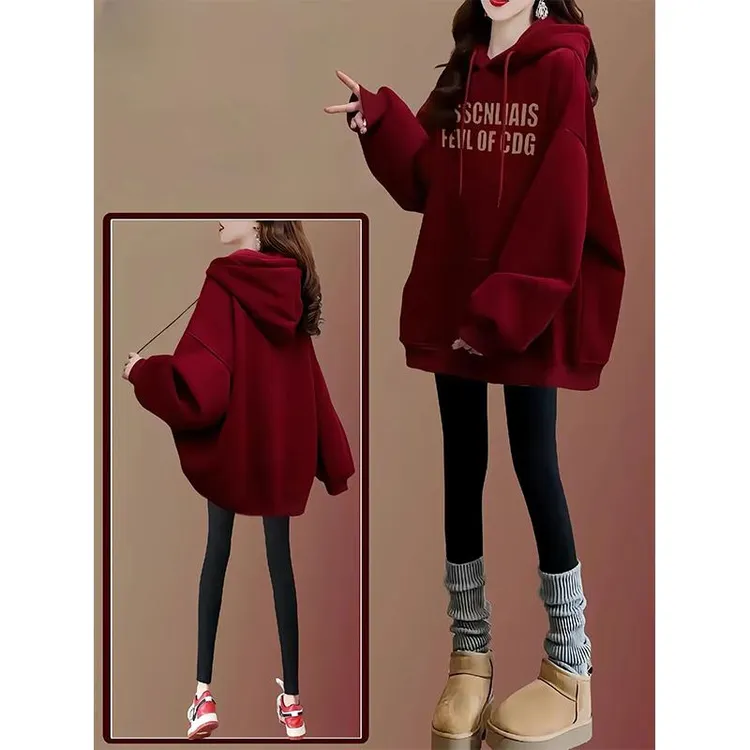 红色连帽卫衣女秋冬韩系穿搭马年本命年衣服慵懒搭配鲨鱼裤的上衣