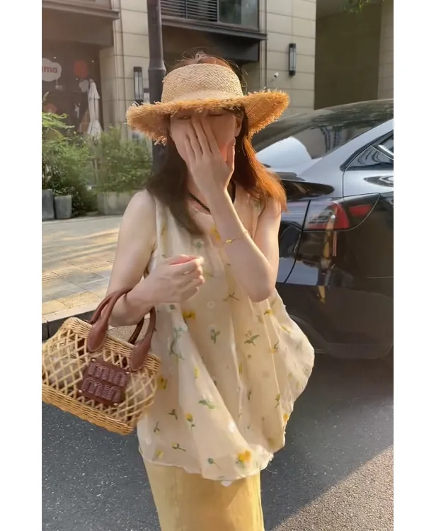 2025夏季新款时尚打底无袖上衣气质显瘦洋气休闲百搭性感辣妹上衣