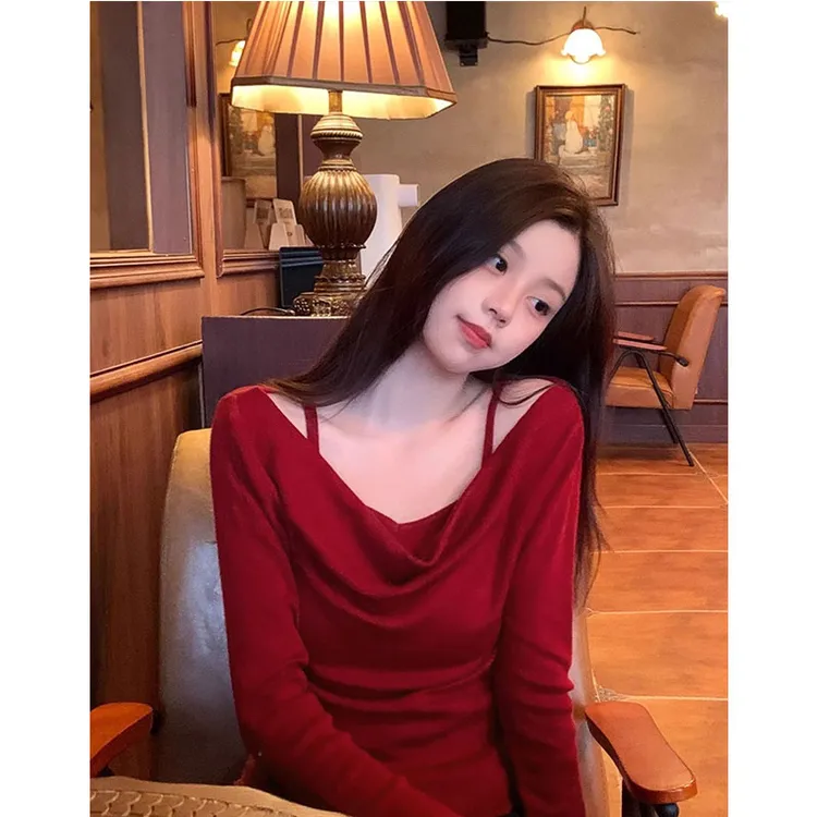红色荡领假两件针织衫女秋冬内搭独特绝美巨好看的一字肩长袖上衣