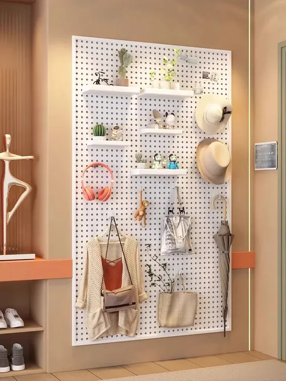 洞洞板挂衣架书桌置物架墙上收纳学习宿舍墙造型金属冲孔板展示架