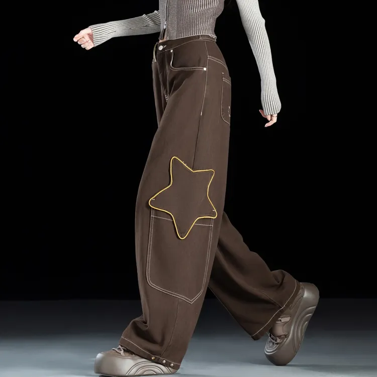 咖啡色工装牛仔裤女款2025新款阔腿裤秋冬刺绣弯刀裤子设计感宽松
