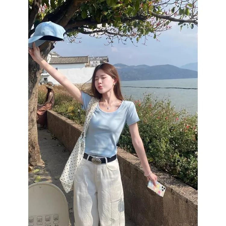 多巴胺蓝色短袖t恤女夏季2025新款修身百搭纯色U领正肩短款上衣