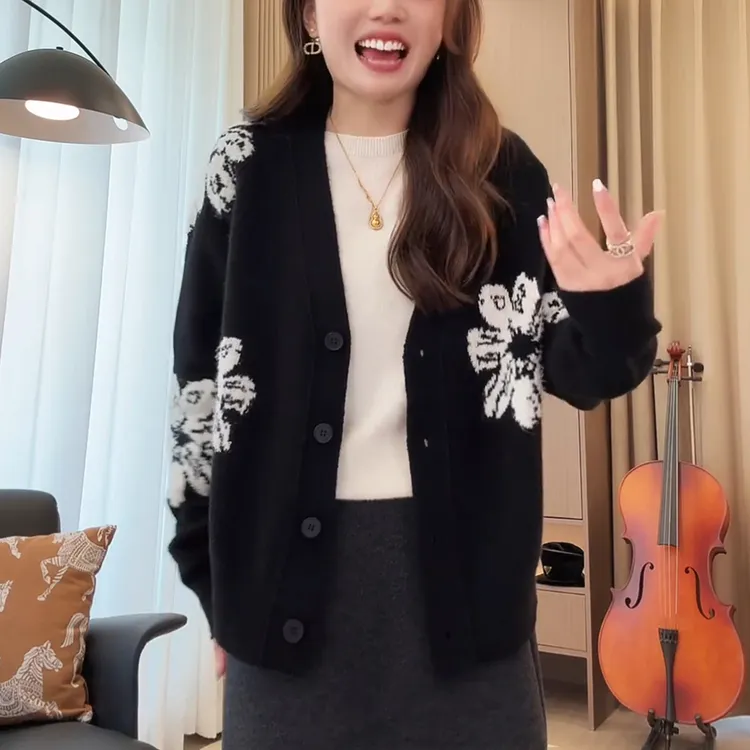 2025秋季黑色刺绣针织衫女新款减龄洋气显瘦长袖开衫外套气质上衣