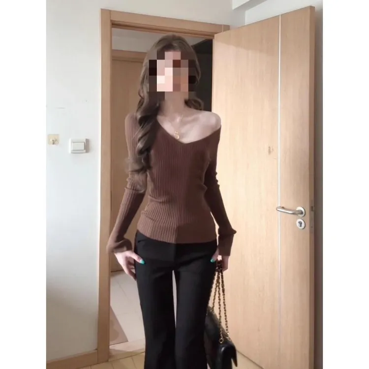 深棕色V领内搭打底衫女早秋穿搭高级感修身毛衣巨好看的长袖上衣