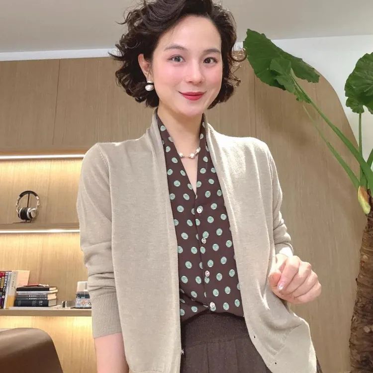 2025秋季新款气质显瘦遮肉妈妈小衫波点拼接假两件衬衫上衣高级感