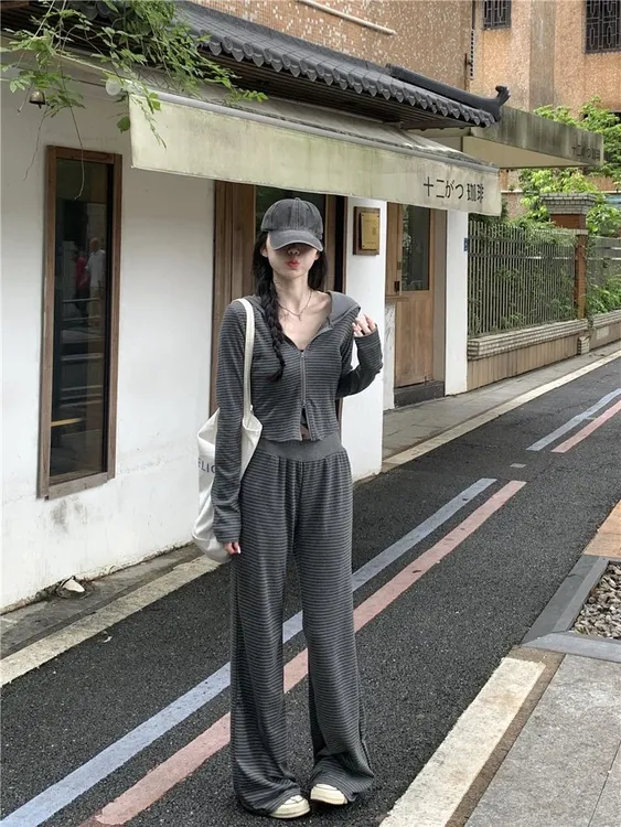 2025早秋新款时尚套装气质显瘦洋气休闲百搭性感辣妹外穿长袖上衣