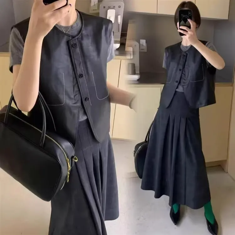 柔软洋气圆领单排扣pu皮马甲上衣外套女春秋季新款设计感短款马夹
