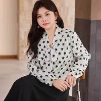 MsShe大码女装2025秋装印花缎面系带V领宽松显瘦长袖小衫B2508068