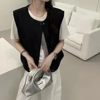 “调性拼接”条纹拼接小设计款挺括显瘦马甲