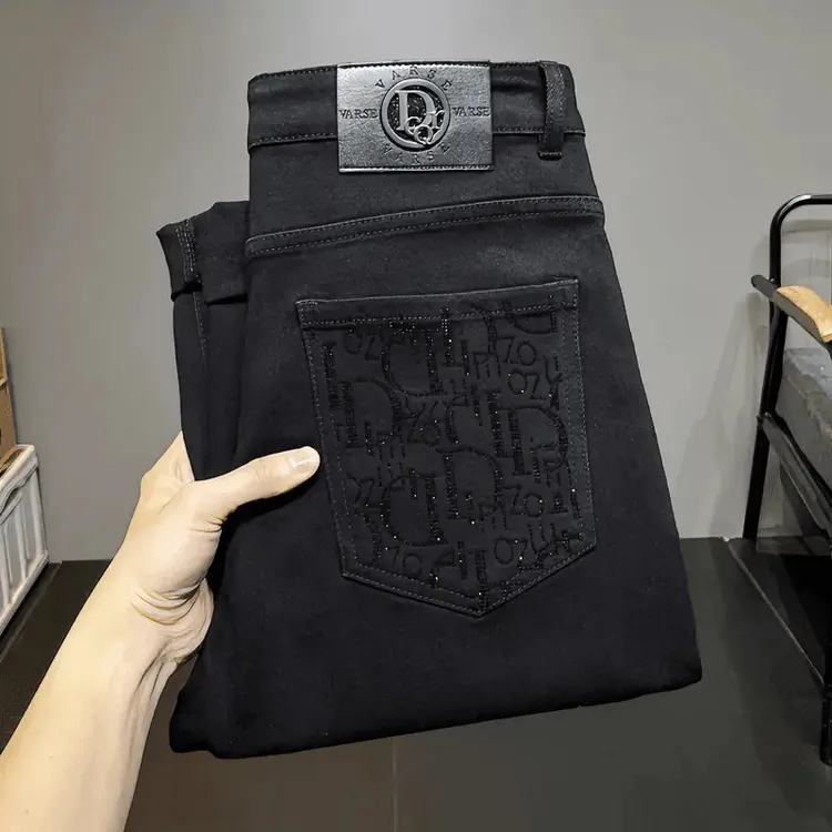 轻奢牛仔裤纯黑色修身弹力小脚裤男显瘦腿长高端重工贴钻直筒长裤