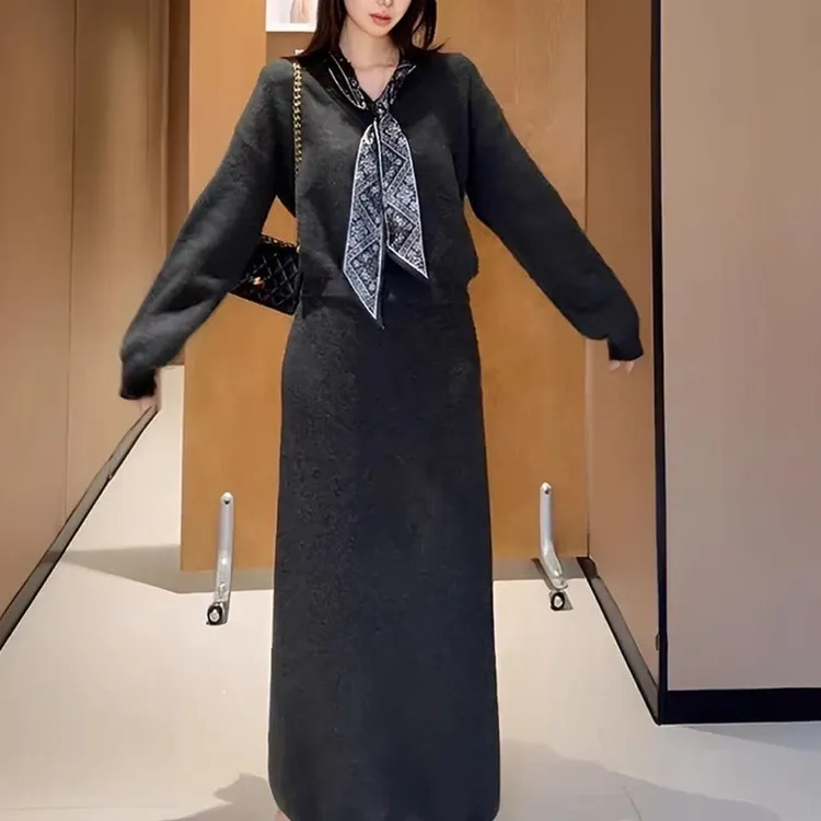 2025新款韩系高级感灰色针织连衣裙子女秋冬季慵懒风毛衣套装长裙