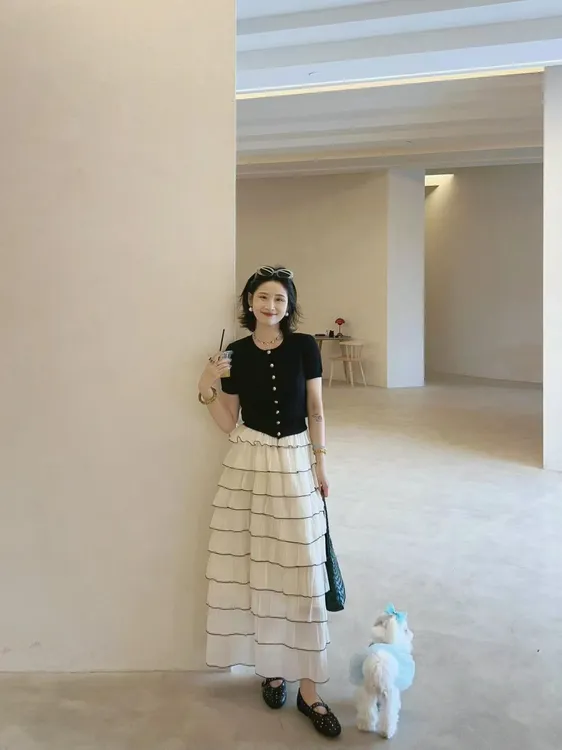 夏季2025新款法式甜辣黑色针织短袖t恤女正肩上衣百搭显瘦半身裙