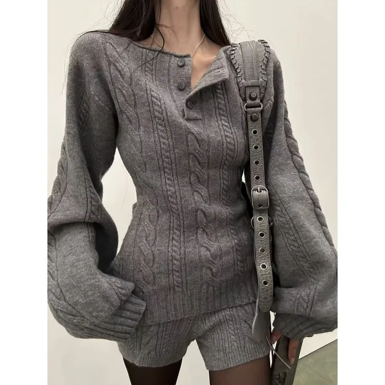 韩好甜 灰色套头麻花毛衣女冬修身显瘦亨利领针织上衣短裤三件套