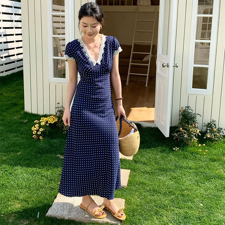 波点连衣裙轻奢高级感夏季流行时尚拼接V领收腰显瘦雪纺裙子气质