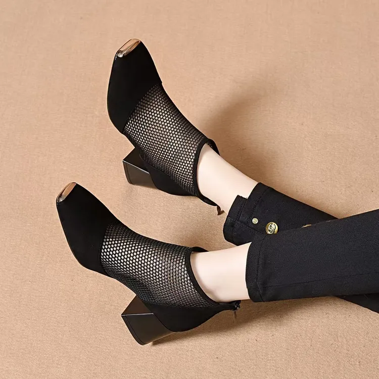 2025新款网纱方头单鞋透气镂空粗跟软底时尚凉鞋女靴