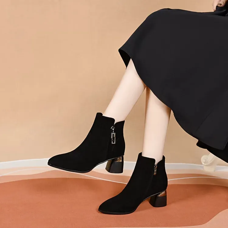 羊皮短靴女2025新款秋冬季粗跟中跟真皮磨砂绒面女鞋尖头加绒皮鞋