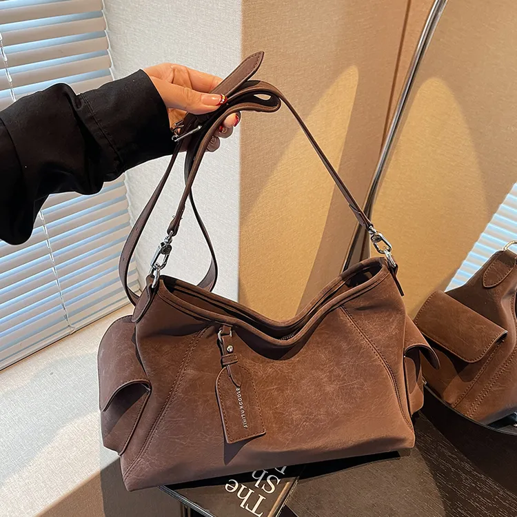 艾米兔 X COOLE女包2026新款通勤复古纯色磨砂美拉德单肩斜挎包