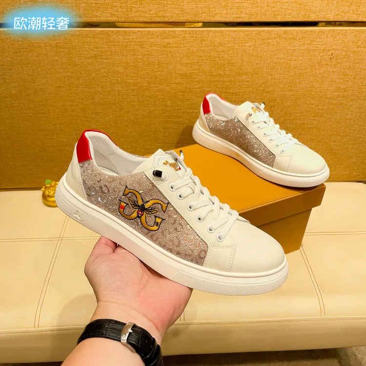 欧洲站轻奢休闲板鞋小蜜蜂潮鞋高档潮流时尚一脚蹬男鞋夏季透气