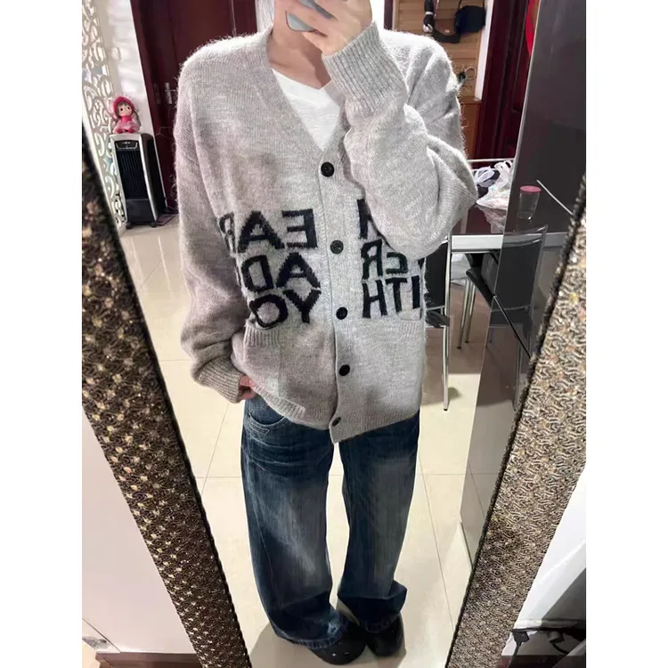 灰色字母印花V领毛衣秋季慵懒风开衫针织衫oversize情侣休闲外套